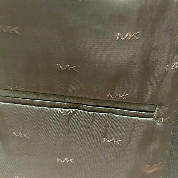 Men’s wool Micheal Kors navy blazer  44R beautiful condition - Picture 8 of 10